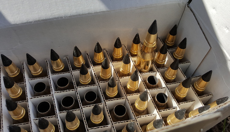 7 mmm Rem Mag 7004 Munition in Schachtel